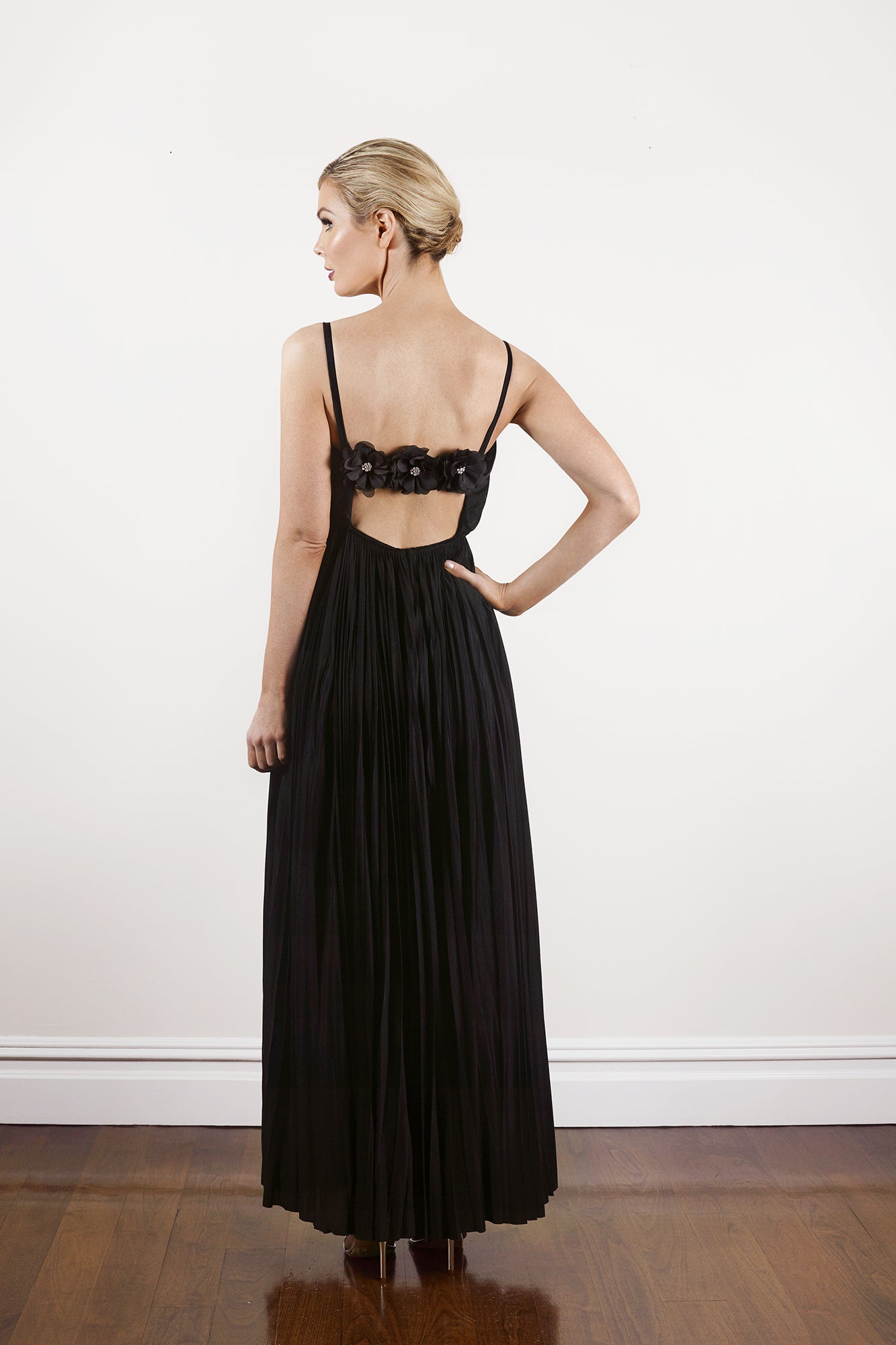 How Best To Wear a Backless Dress & Support Your Boobs BackStory How Best To Wear a Backless Dress & Support Your Boobs BackStory